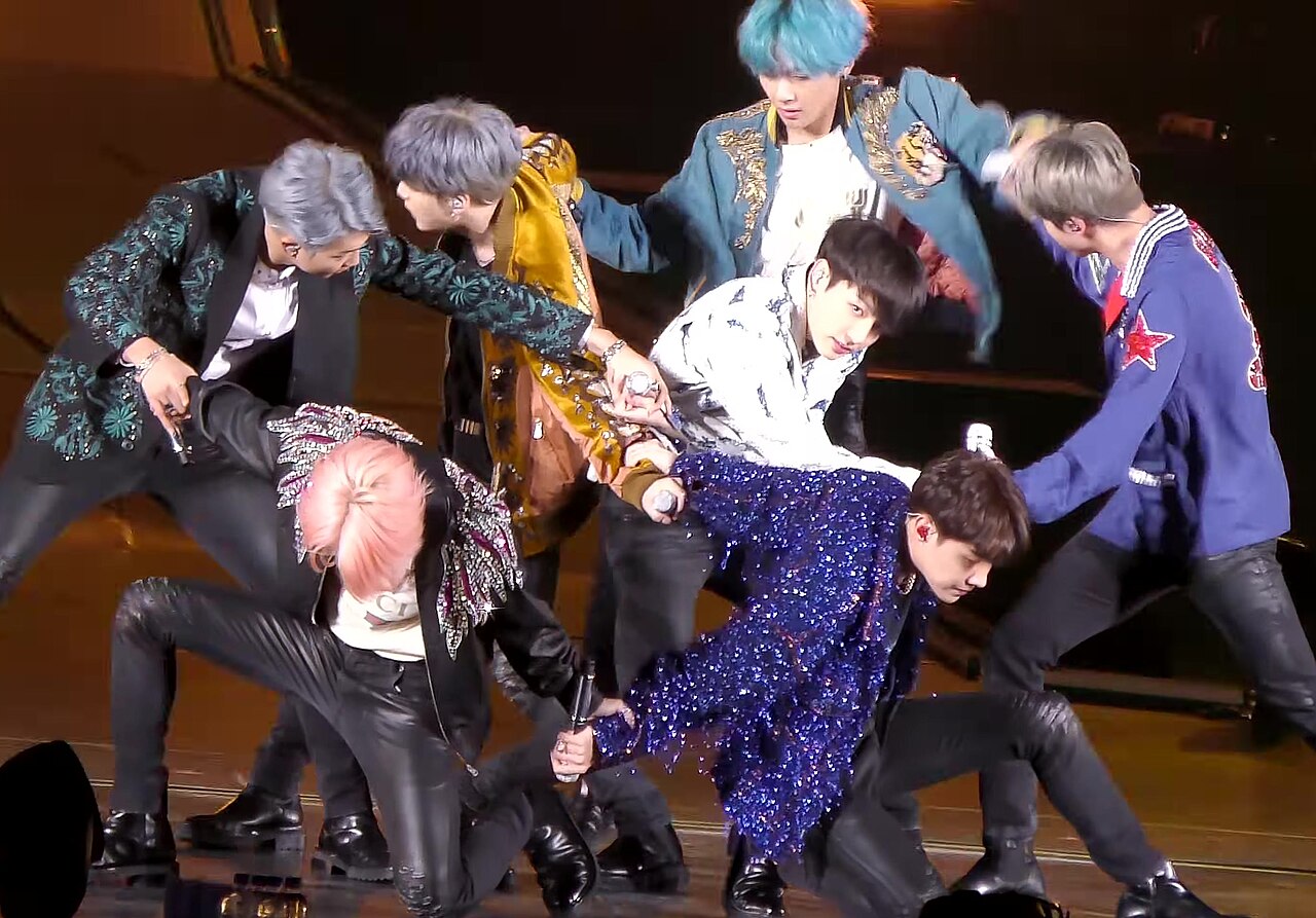 BTS performing DNA at Love Yourself concert Nagoya 2019