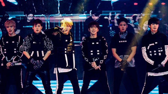 MONSTA X official group photo